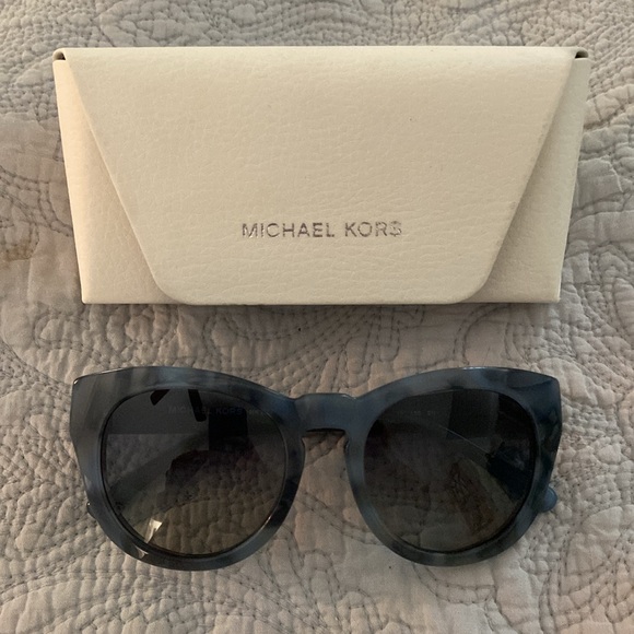 Brand new Michael Sunglasses. Never worn comes with case plus - Picture 2 of 10